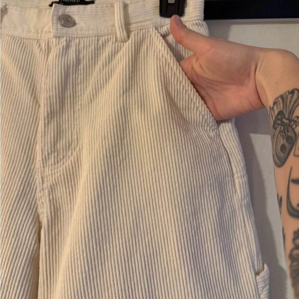 Women's Cream Wide-Leg Cropped Corduroy Pants - Picture 2 of 12